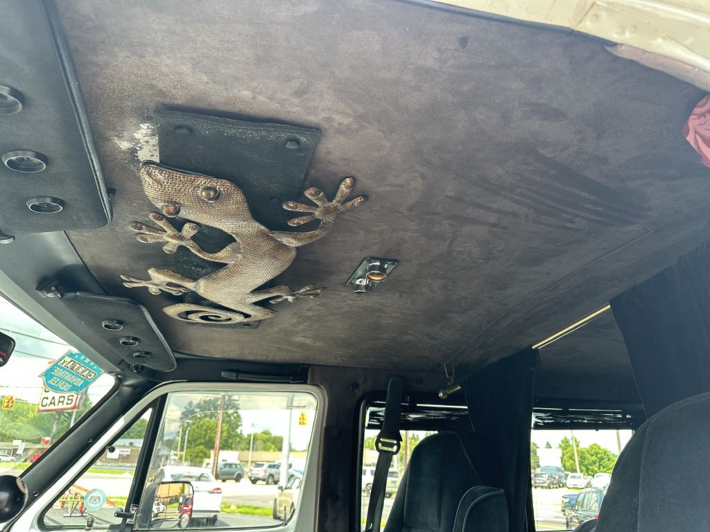 1996 Dodge Ram Van Image 15