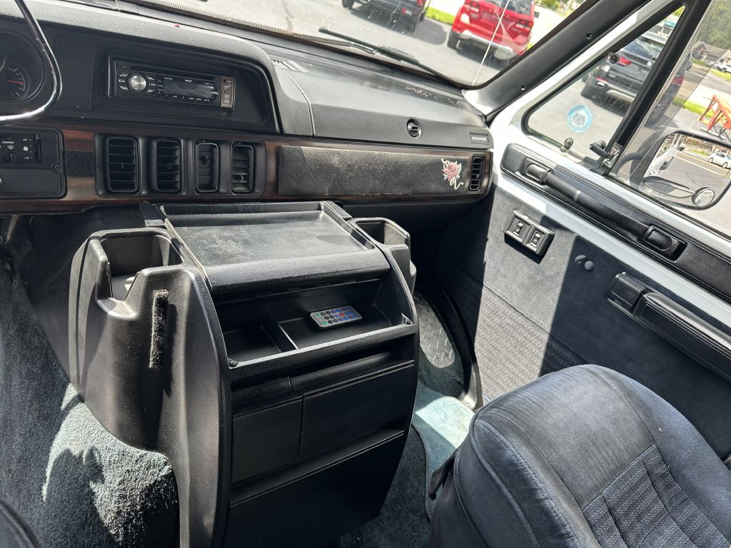 1996 Dodge Ram Van Image 17