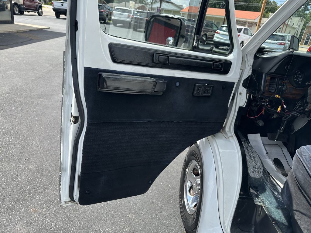 1996 Dodge Ram Van Image 18