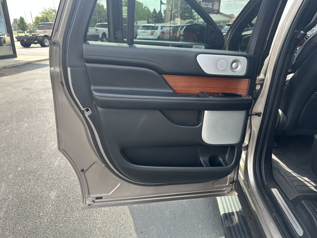 2018 Lincoln Navigator Image 25