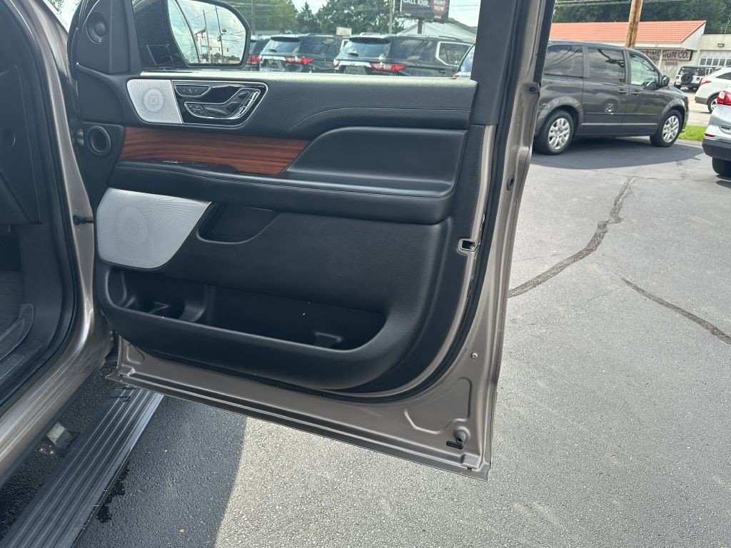 2018 Lincoln Navigator Image 32