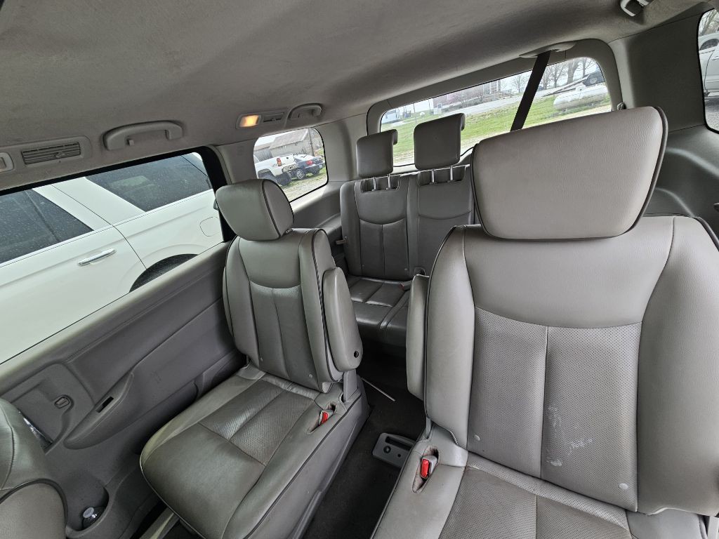 2015 Nissan Quest Image 4