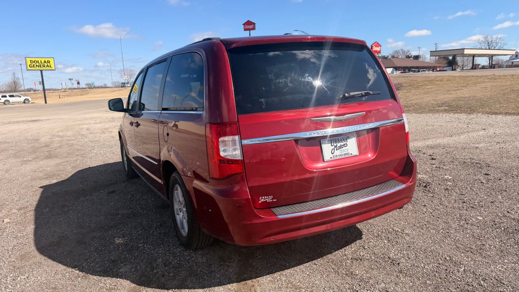 2011 Chrysler Town & Country Image 5