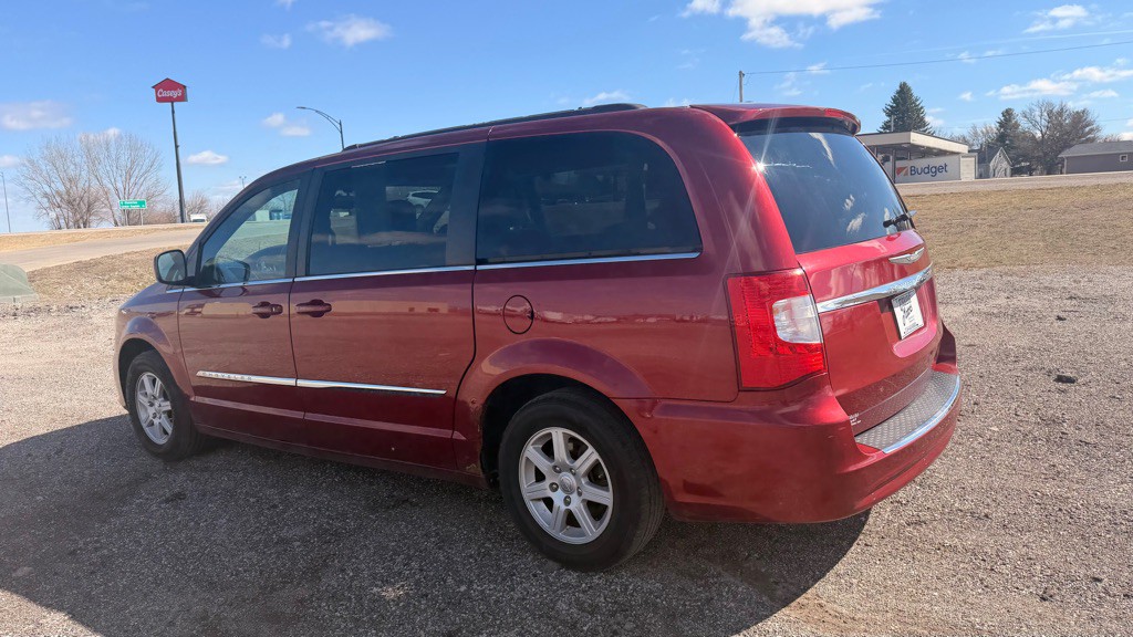 2011 Chrysler Town & Country Image 6
