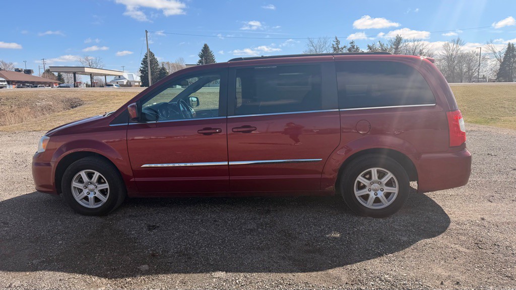 2011 Chrysler Town & Country Image 7