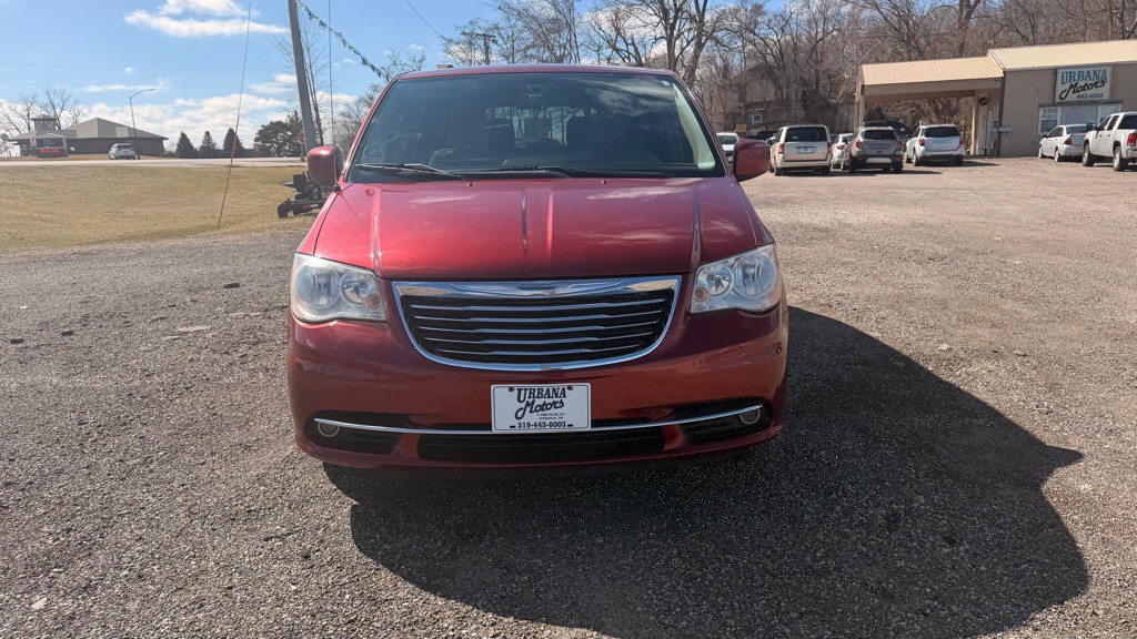 2011 Chrysler Town & Country Image 9