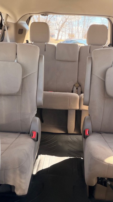 2011 Chrysler Town & Country Image 20