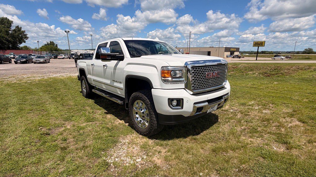 2015 GMC Sierra Image 1