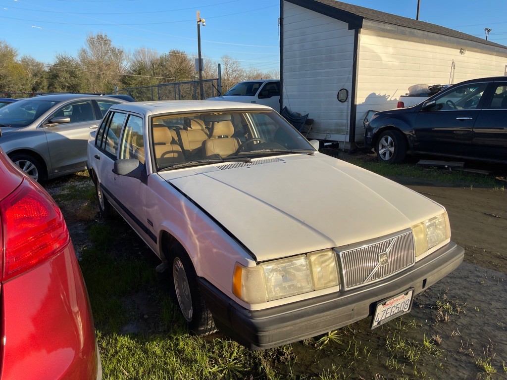 1992 Volvo 940 Image 2