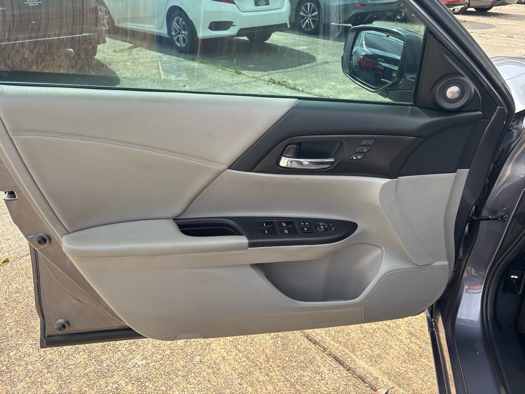 2015 Honda Accord Image 11