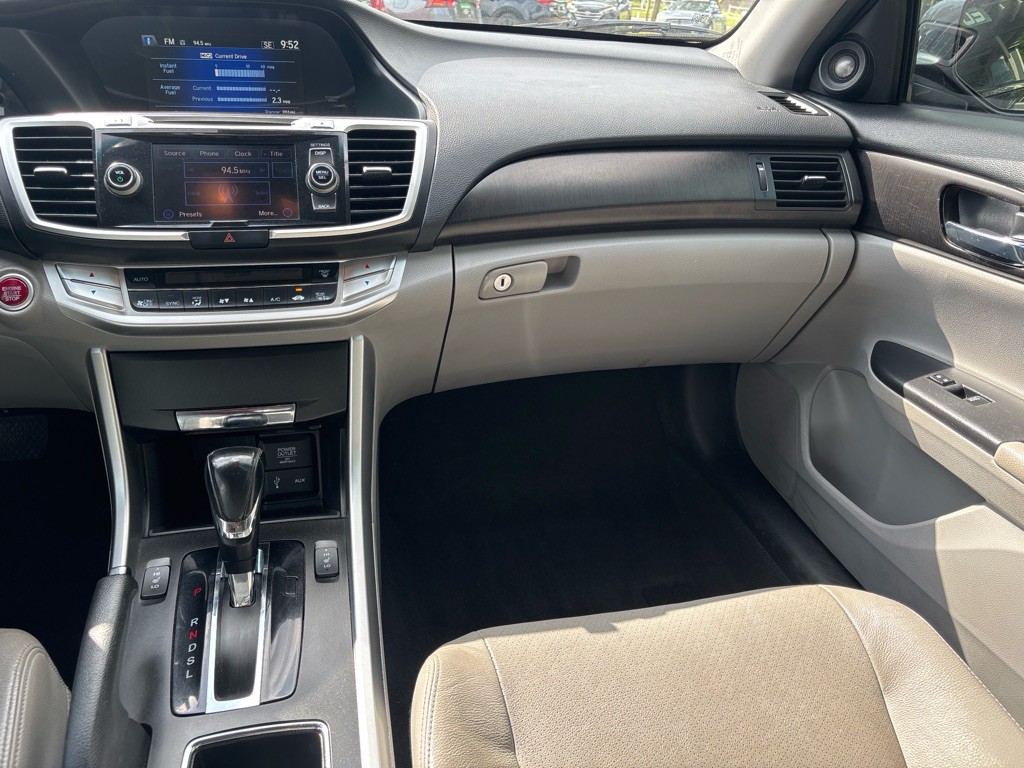 2015 Honda Accord Image 14