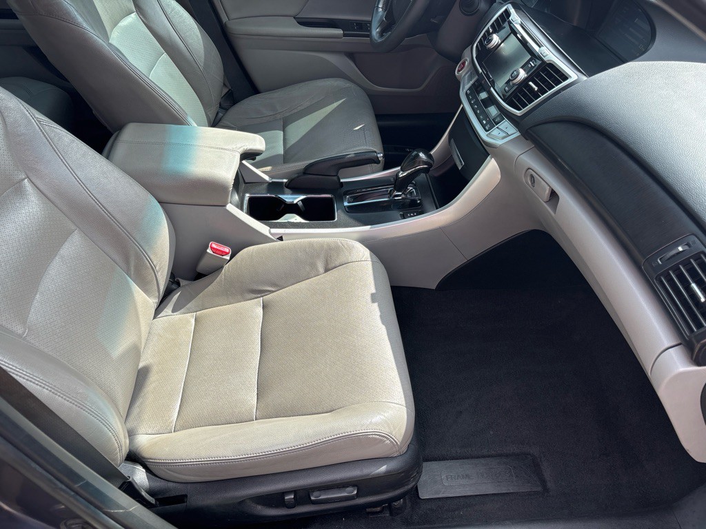 2015 Honda Accord Image 16