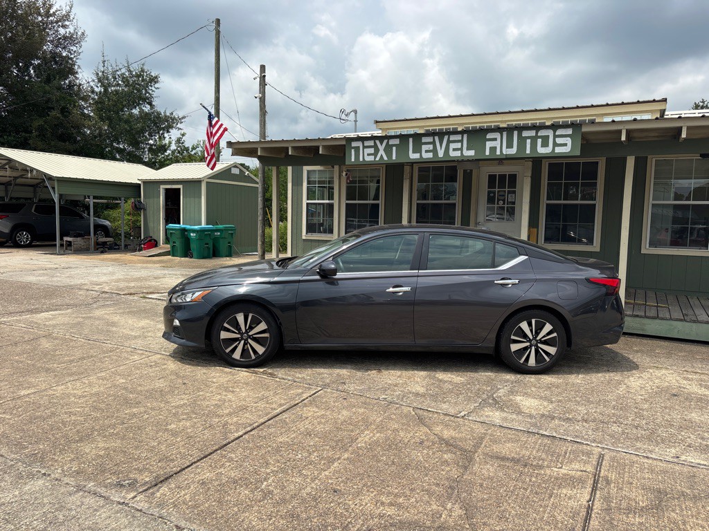 2021 Nissan Altima Image 2