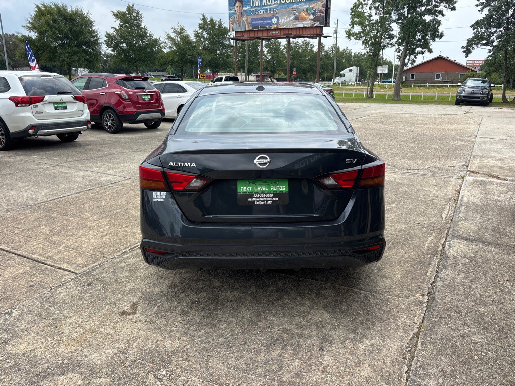 2021 Nissan Altima Image 8