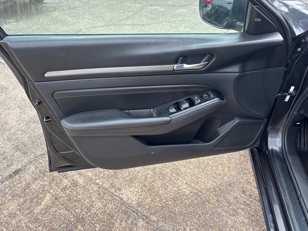 2021 Nissan Altima Image 9