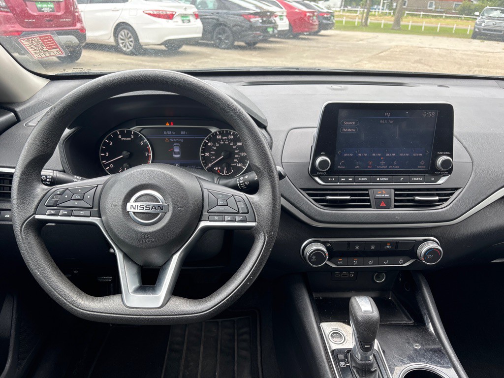 2021 Nissan Altima Image 15