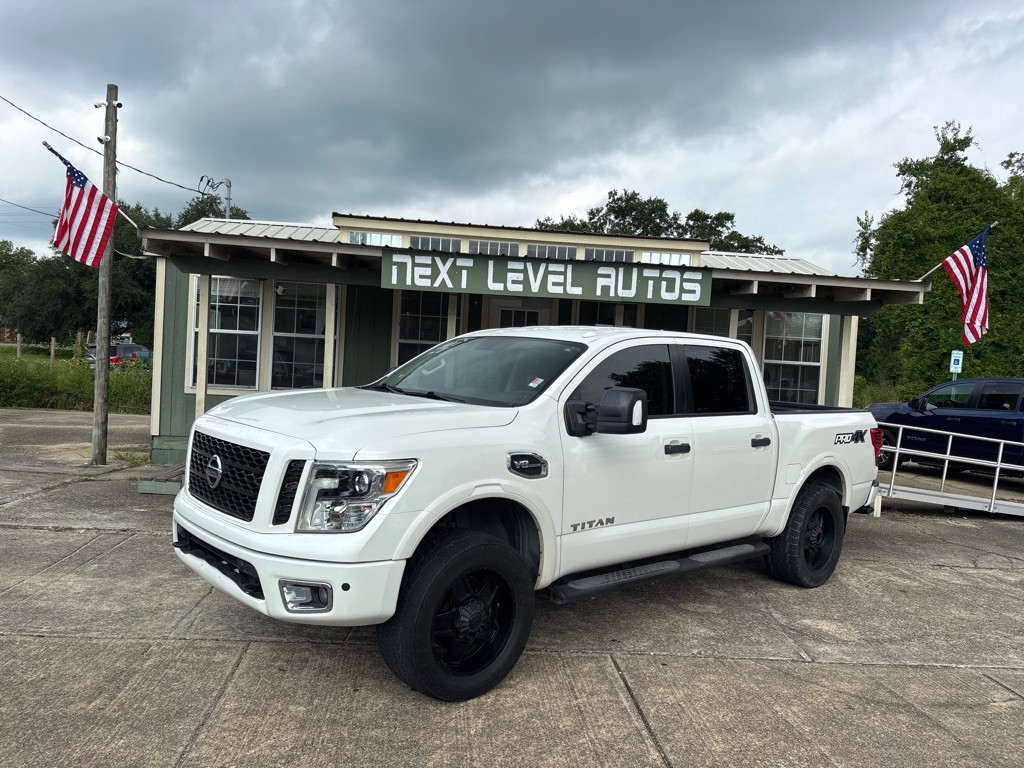 2017 Nissan Titan Image 1