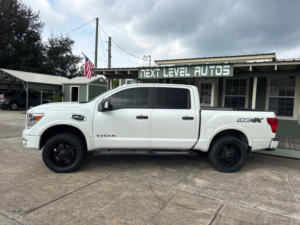 2017 Nissan Titan Image 2
