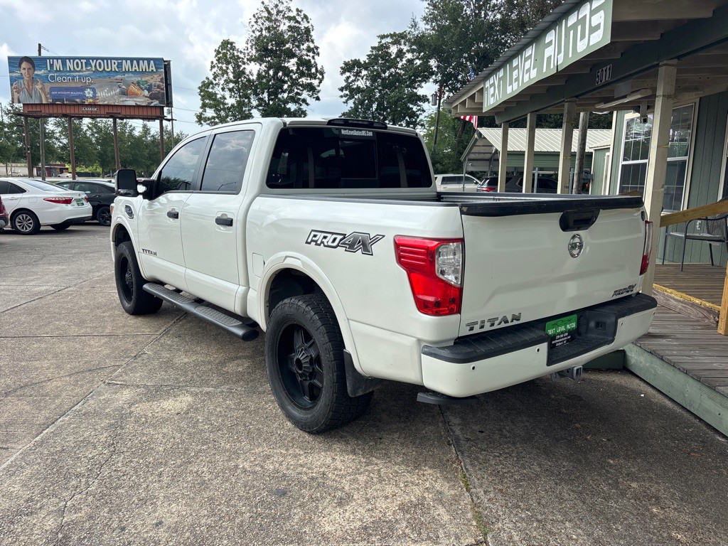 2017 Nissan Titan Image 3