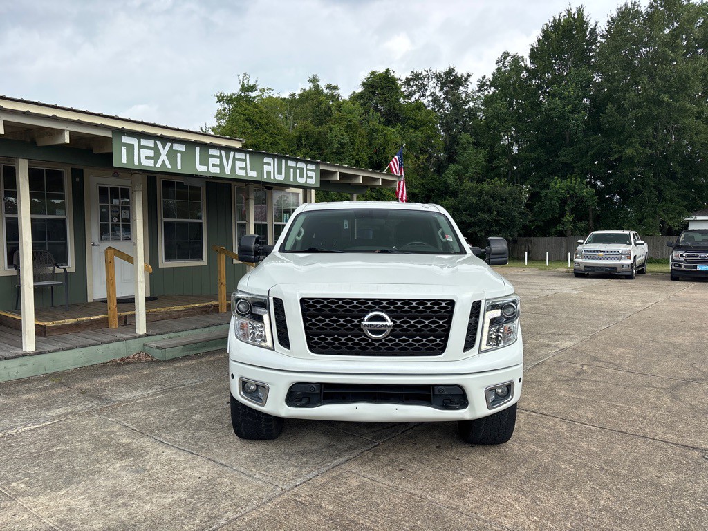 2017 Nissan Titan Image 4
