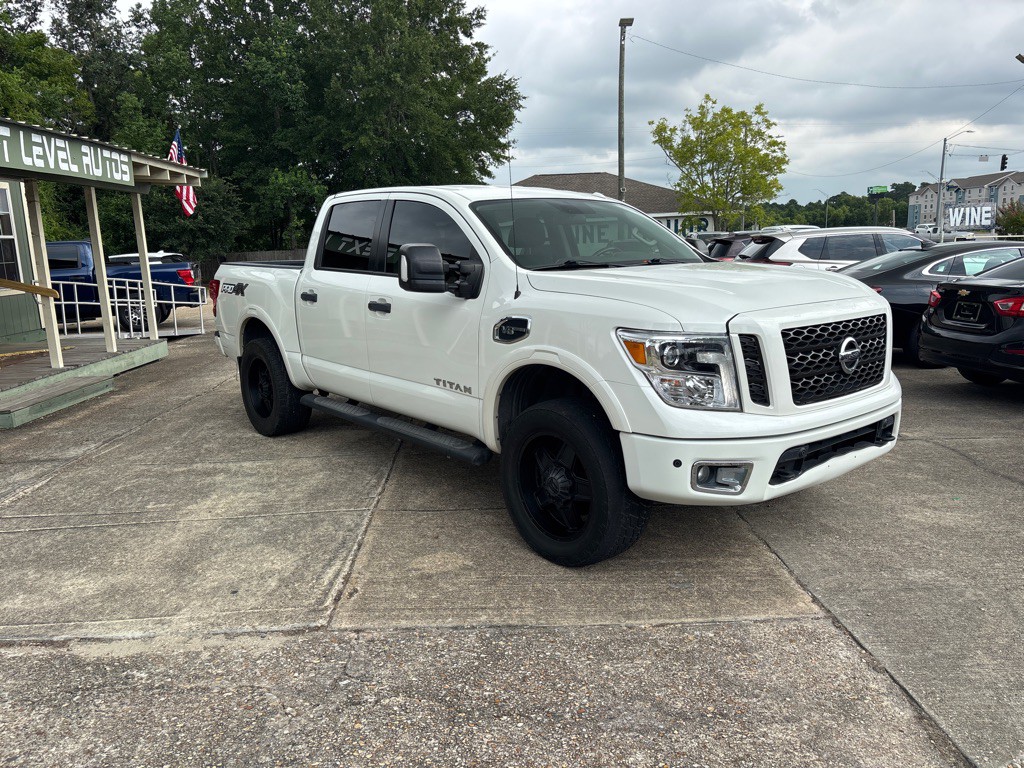 2017 Nissan Titan Image 5