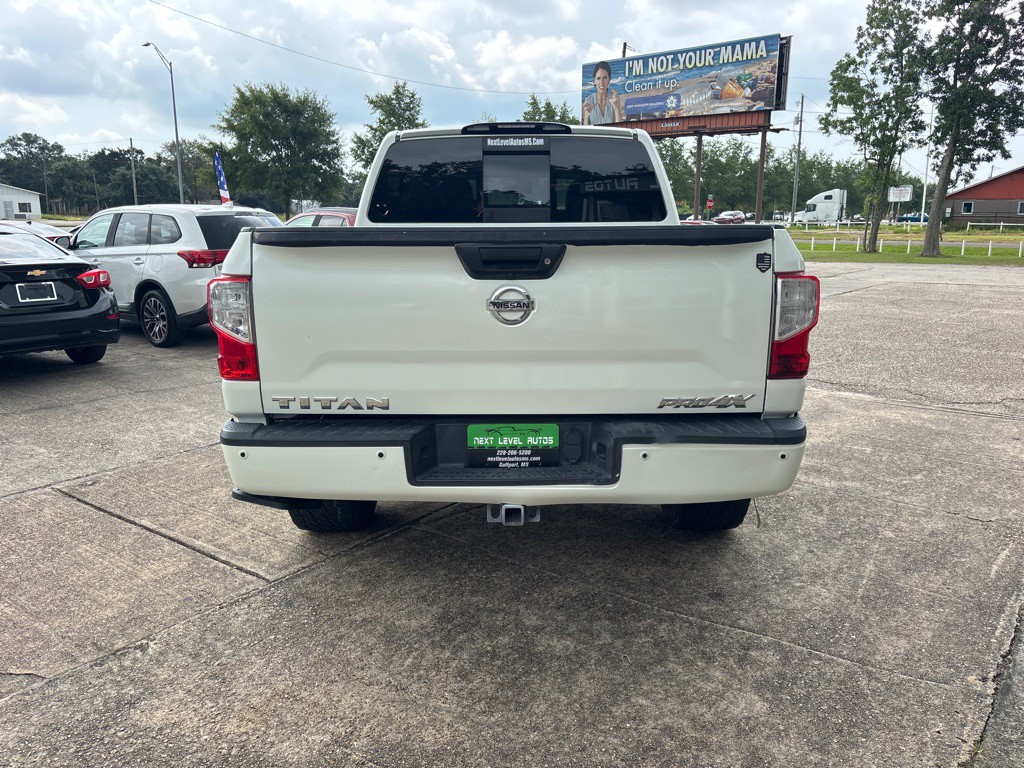 2017 Nissan Titan Image 8