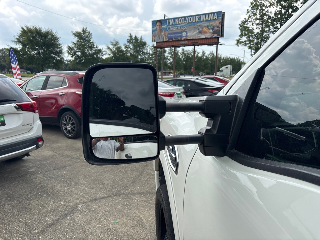 2017 Nissan Titan Image 9