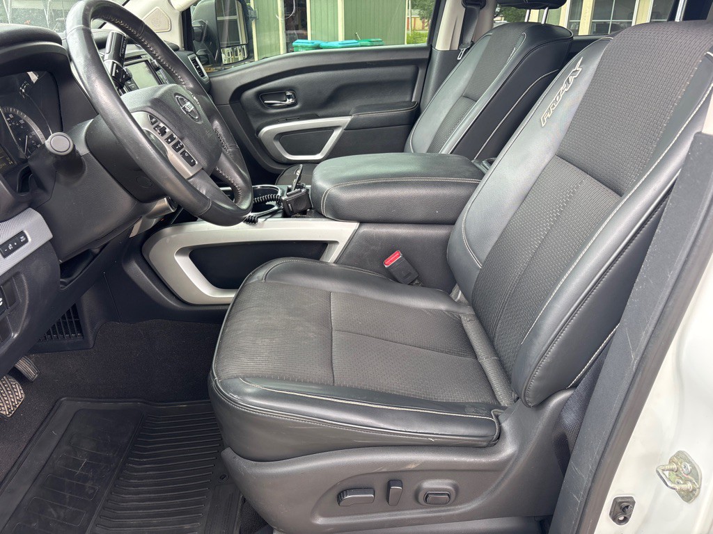 2017 Nissan Titan Image 11