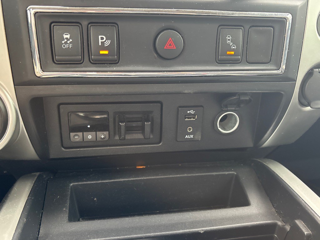 2017 Nissan Titan Image 14