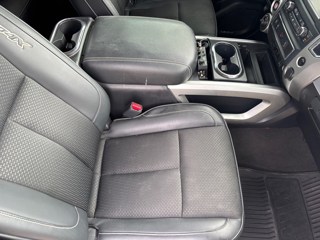 2017 Nissan Titan Image 17
