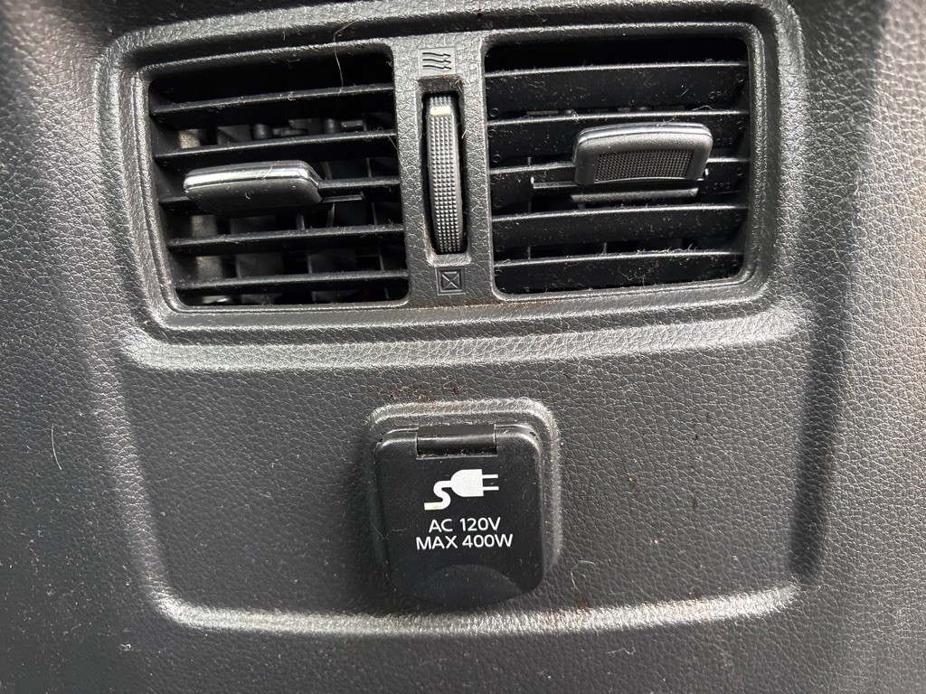 2017 Nissan Titan Image 19