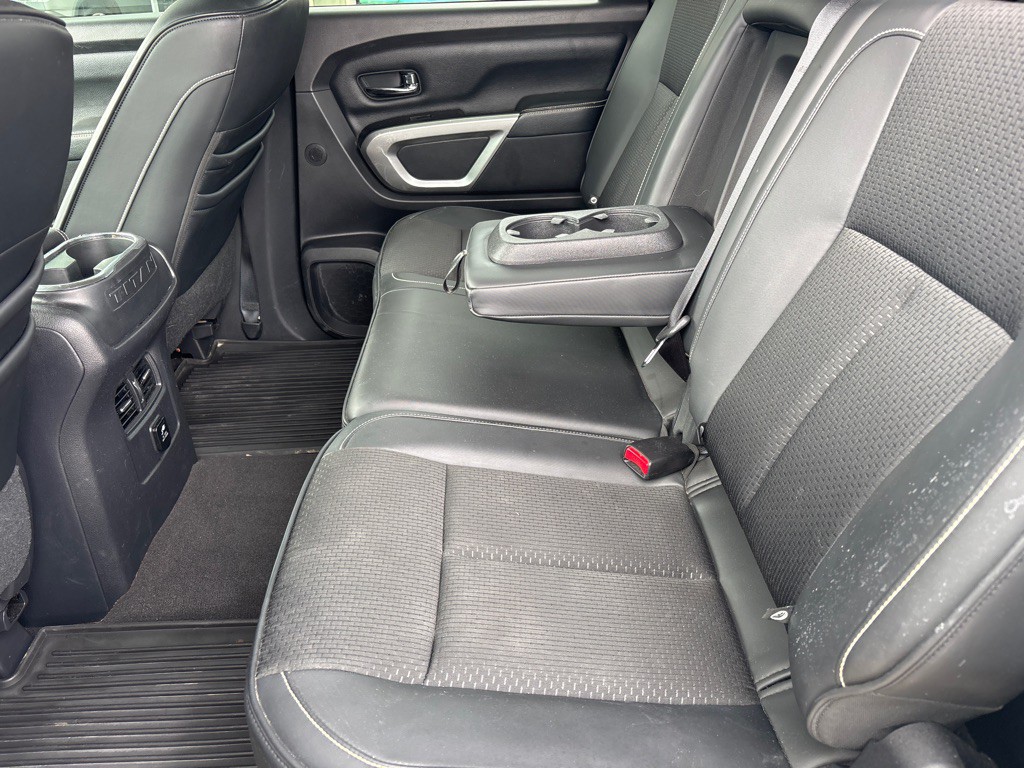 2017 Nissan Titan Image 20