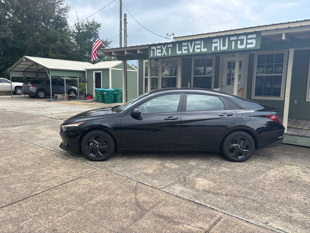 2023 Hyundai Elantra Image 2