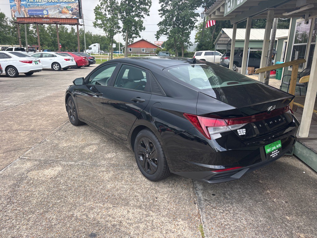 2023 Hyundai Elantra Image 3
