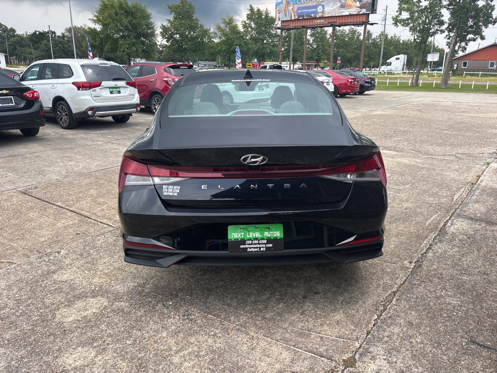 2023 Hyundai Elantra Image 8