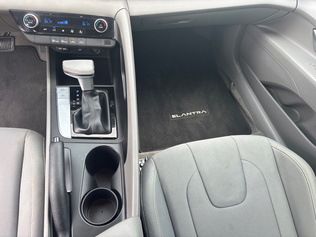2023 Hyundai Elantra Image 16