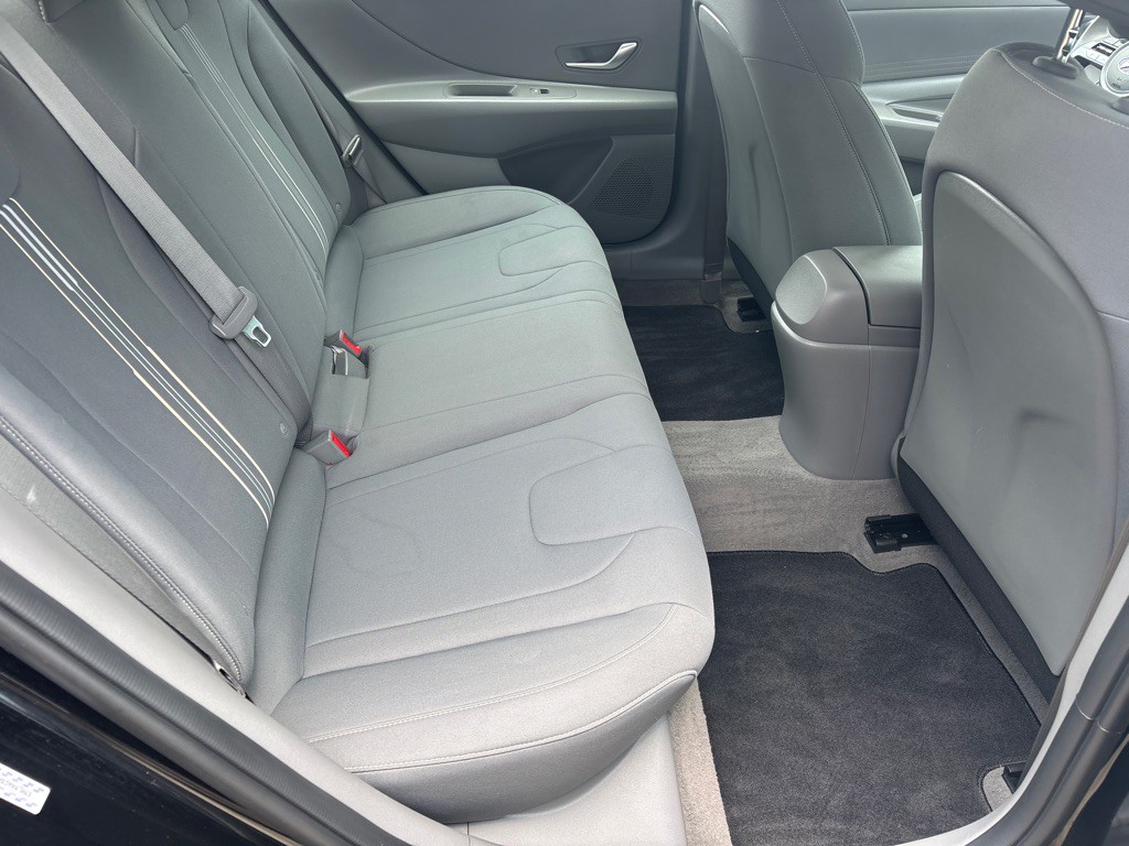 2023 Hyundai Elantra Image 18