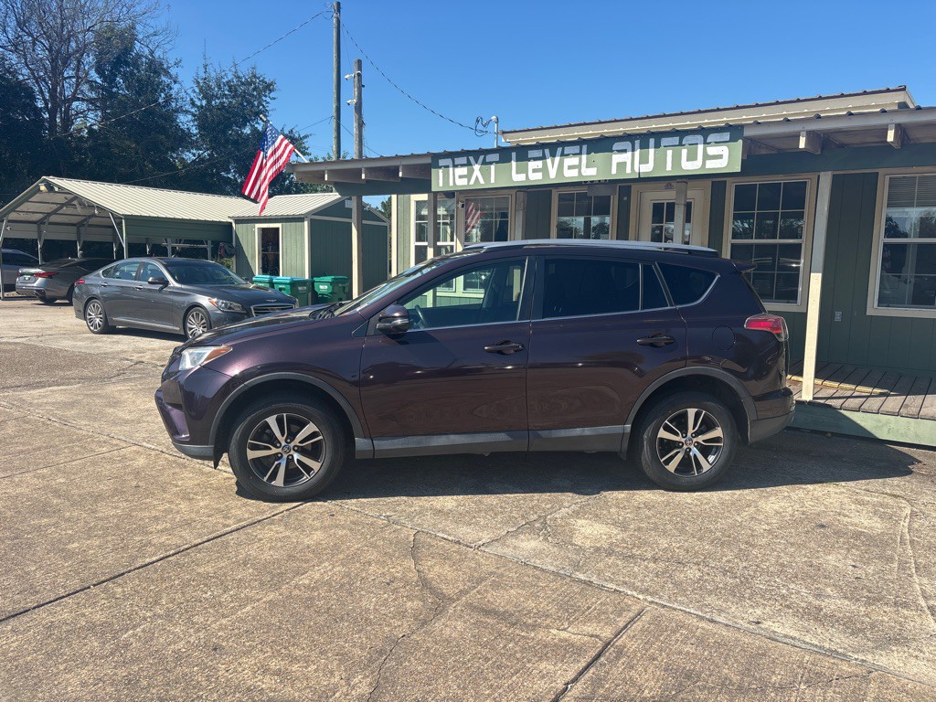 2017 Toyota Rav4 Image 2