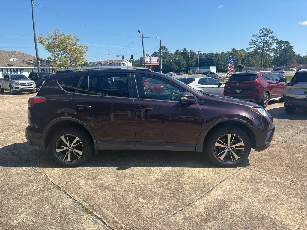 2017 Toyota Rav4 Image 6
