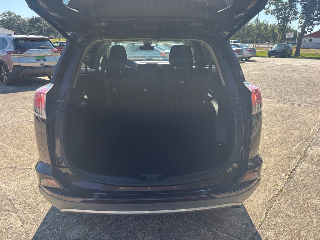 2017 Toyota Rav4 Image 9