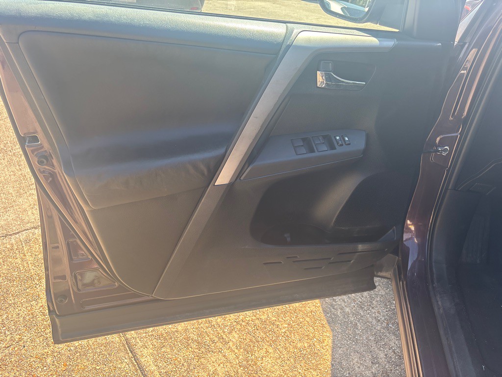 2017 Toyota Rav4 Image 11