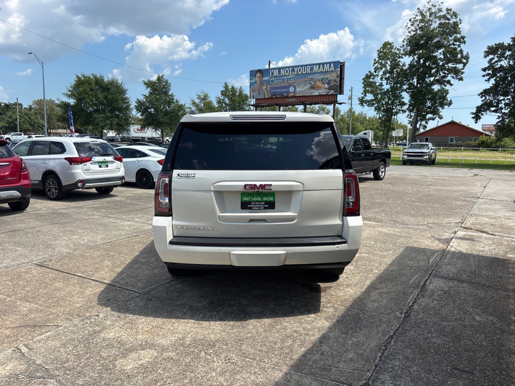 2015 GMC Yukon Image 9