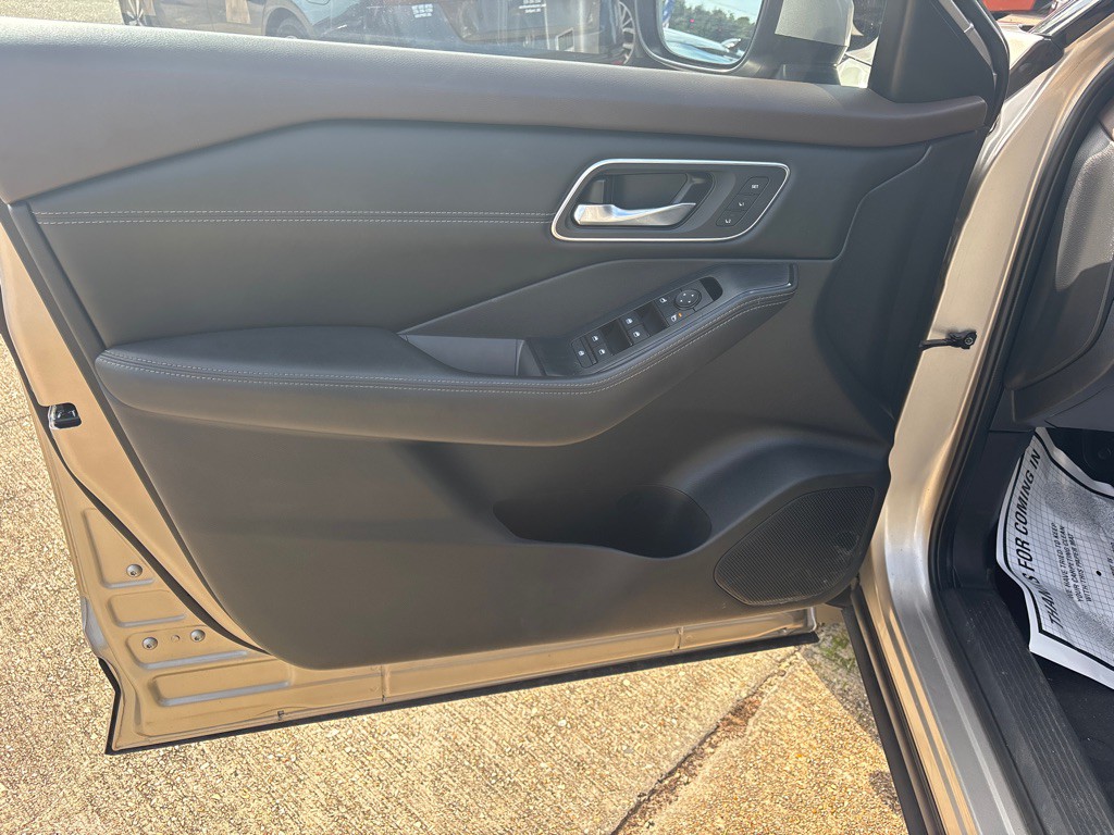 2021 Nissan Rogue Image 10