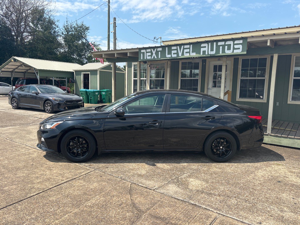 2021 Nissan Altima Image 2