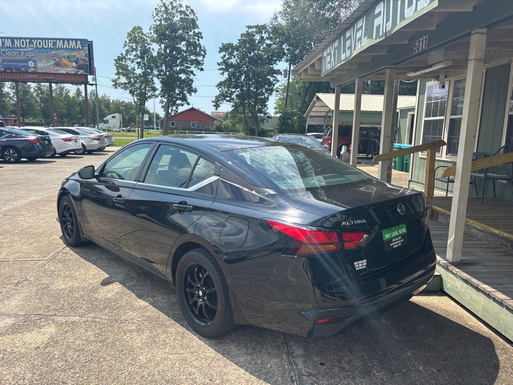 2021 Nissan Altima Image 3