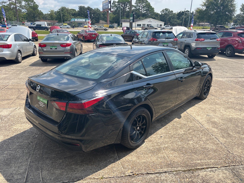 2021 Nissan Altima Image 7