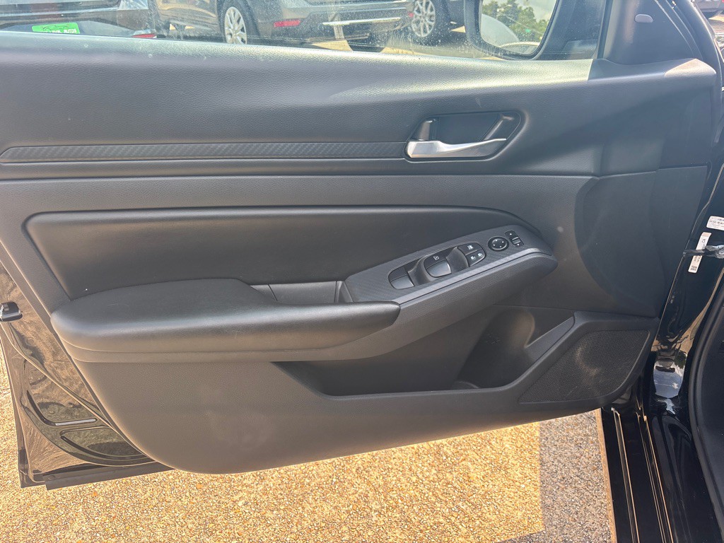 2021 Nissan Altima Image 10