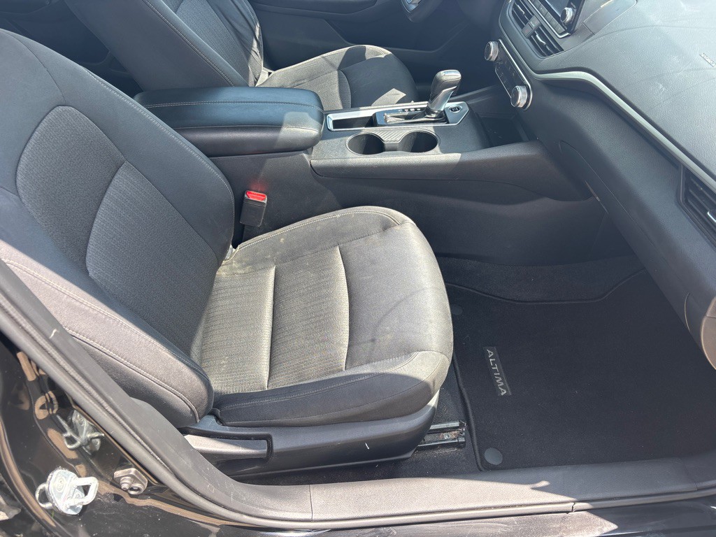 2021 Nissan Altima Image 17