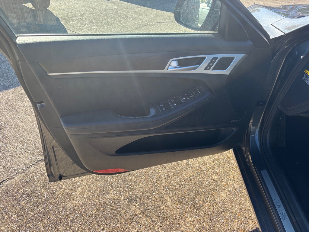2017 Genesis G80 Image 9