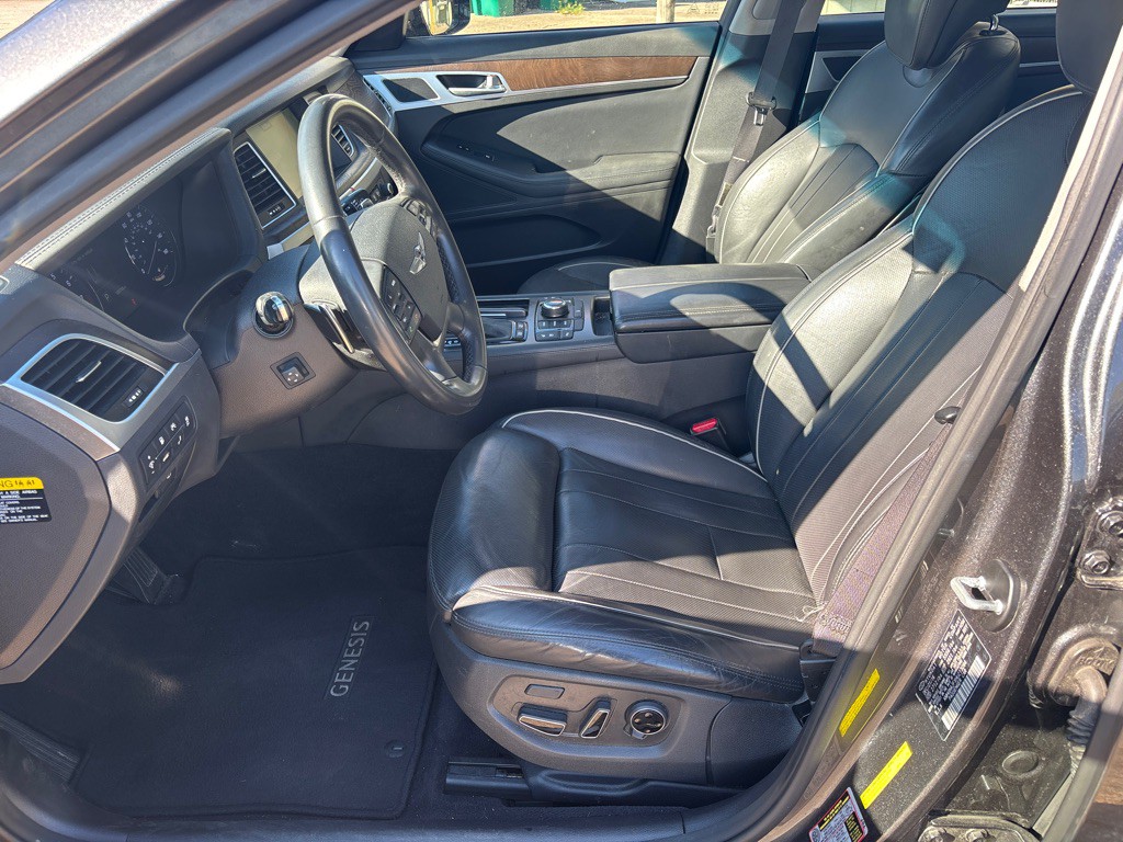 2017 Genesis G80 Image 10